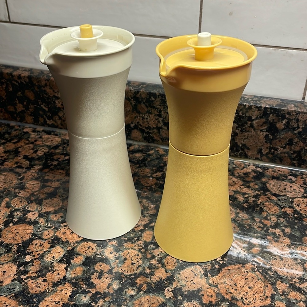 Vtg Tupperware oil & vinegar dressing cruets (set of 2). 4 pc total